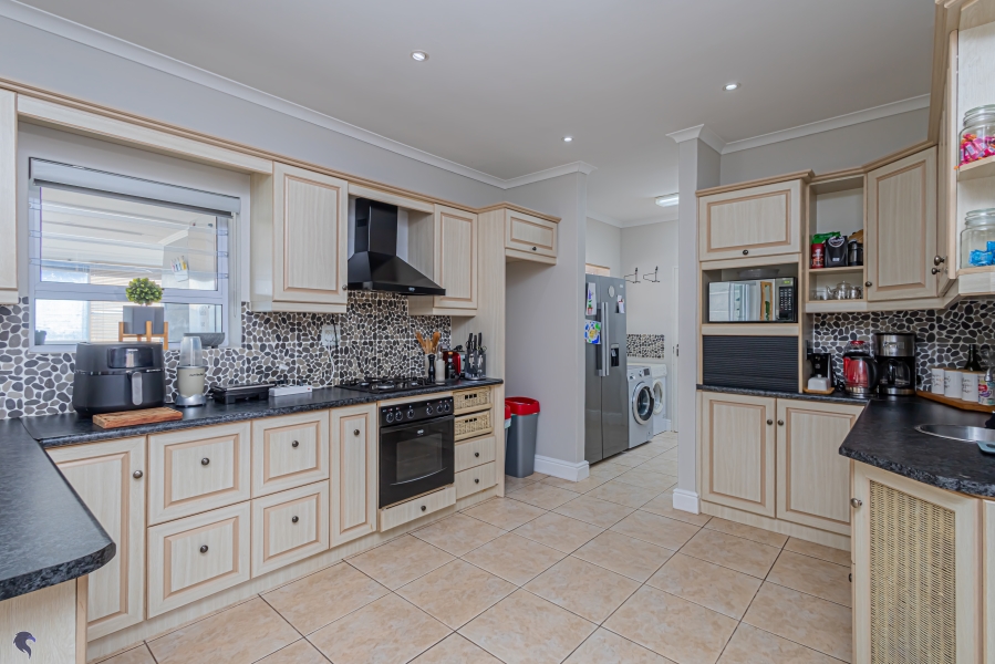 3 Bedroom Property for Sale in Country Club Western Cape